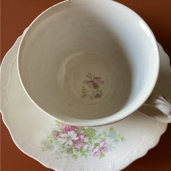 Antique Johnson Bros, England, 9” luncheon plate, cup & saucer, pattern JB929. - Picture 3 of 15